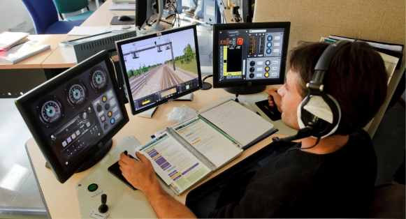 Simulation de conduite de train dans un centre de formation